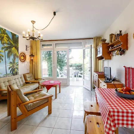 Mathias Rex By Interhome בלטונללה